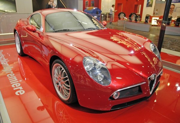 Alfa Romeo 8C Competizione, 4.6 литров V8 мотор с 450 к.с. Лимитирана серия от 500 броя. Снимка: април 2007 автосалон AMI Leipzig