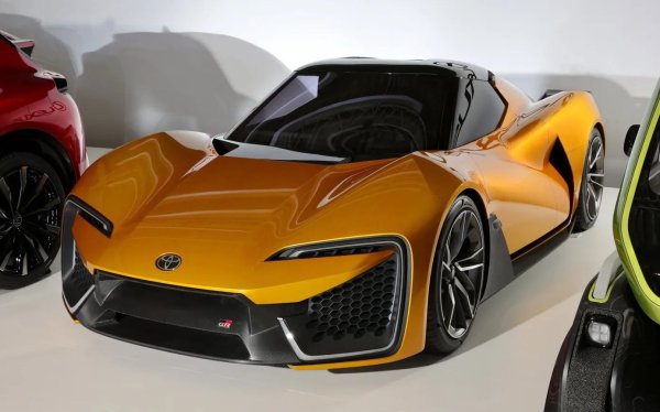 Ще трябва да чакаме повече от две години, за да видим новия MR2, който трябва да има същият 2.0 турбо като Celica (може би с хибридна технология), но монтиран в централна позиция, т.е. зад двете седалки. Компанията вече е регистрирала имената "GR MR2" и "GR MR-S" в патентното ведомство - този двуместен трябва да се продава и като GR, а не като Toyota, и ще включва и по-спортен вариант. 

Рестриктивните европейски политики по отношение на емисиите обаче могат да накарат японците да решат да не предлагат тези два модела на на Стария континент.