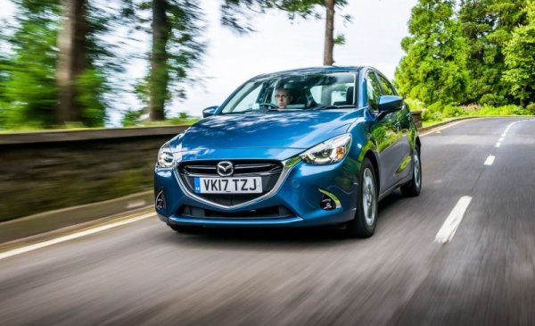 Среден пробег: 50,000 км
Приятен дизайн, достъпна цена, отлично управление и завидна надеждност: Mazda 2 е най-добре представилият се автомобил от В-сегмента в тазгодишната класация. Слаба област са единствено предните светлини. Имаше една сервизна акция за ограничен брой автомобили с проблем в запалването. 
