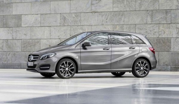 Среден пробег: 53,000 км
Най-надеждният от "семейните" модели на Mercedes - всички показатели са в тъмнозелената зона освен светлините, които са в зелената. Някои от електронните асистенти работеха колебливо преди софтуерния ъпдейт - уверете се, че той е извършен и на автомобила, от който се интересувате. Имаше малки сервизни акции за кормилната уредба, за обтегача на веригата при дизелите и за заключването на задните врати. 
