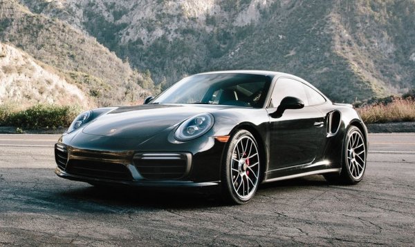 Среден пробег: 32,000 км
За кой ли път 911 е най-надеждният автомобил според TUV - но нека също отбележим, че е и колата с най-малък среден пробег в цялата класация. Всички показатели тук са в зеленото. Най-честото оплакване: високи цени за обслужване и консумативи. 