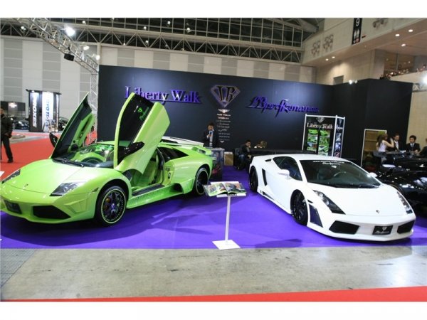 Доработено Murcielago LP640 от Liberty Walk & LB Performance, снабдено с регулируемо окачване / Токио 2009