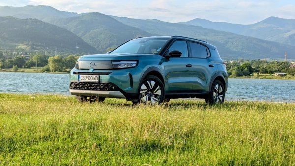 Спрямо 2024: -6% спад
Годината не започна много добре за Opel, който преди това се сбогува с Crossland, един от бестселърите си в България. Но към края на 2025 нещата се пооправиха, водени най-вече от новата Frontera, която само за няколко месеца на пазара успя да се превърне в най-търсения Opel у нас. 

Най-продавани модели:
Opel Frontera - 244
Opel Combo - 201
Opel Astra - 195
Opel Corsa - 154
Opel Mokka - 147
Opel Grandland - 116

