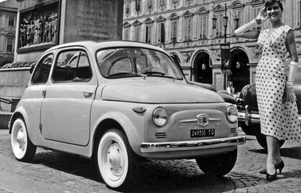 Абсолютно емблематичен италиански икономичен автомобил с места за четирима и задно разположен двигател. Да не забравяме и стилистичното му влияние, което виждаме и днес.