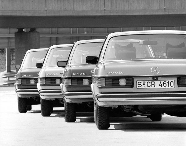 Серията 123 си е извоювала реномето на един от най-здравите автомобили в историята, като това важи с пълна сила за версиите с дизелов двигател. По пътищата все още се движат екземпляри с пробег от над милион километра, което е доказателство за инженерното съвършенство и надеждност на дизелите на Mercedes.

През периода 1976-1986 г. са произведени около 2,4 млн седана W123, като този модел все още е популярен в някои от развиващите се страни по света (особено в Африка), тъй като не може да бъде убит. А когато нещо се повреди, както се случва с всяко превозно средство с двигател с вътрешно горене, ремонтът е прост и достъпен като цена.