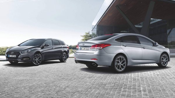 През 2018 година корейският седан претърпя фейслифт, който трябваше да му вдъхне сили, за да продължи напред. Обновяването обаче единствено удължи агонията на модела, който предлагаше голямо вътрешно пространство на достъпна цена. В крайна сметка и i40 слезе от сцената.
