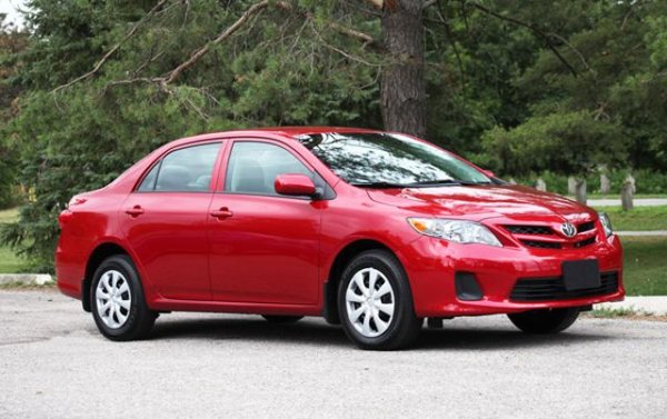 Toyota винаги е била най-популярната японска марка в България, но в последните три години се очертава като най-търсената кола втора ръка изобщо (32,000 добавени регистрации). Първото място на пазара на нови автомобили за 2022 не е достатъчно, за да предотврати увеличаването на средната възраст. Делът на колите под пет години доскоро надхвърляше 10%, сега е 8.5%.
Автомобили под 5 години: 8.5%
Автомобили над 15 години: 68.2%
