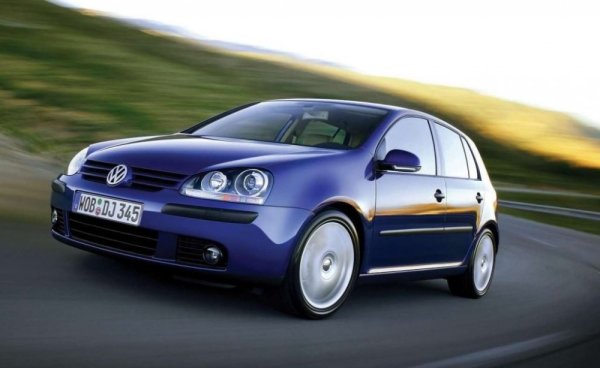 Само около 5,000 автомобила VW са били добавени към регистрите в последните три години, така че авансът на марката започва да намалява. Но все още си остава внушителен - фолксвагените в България все още са повече от всички автомобили на Toyota, Honda, Nissan и Suzuki, взети заедно. 
Автомобили под 5 години: 2.5%
Автомобили над 15 години: 84.7%