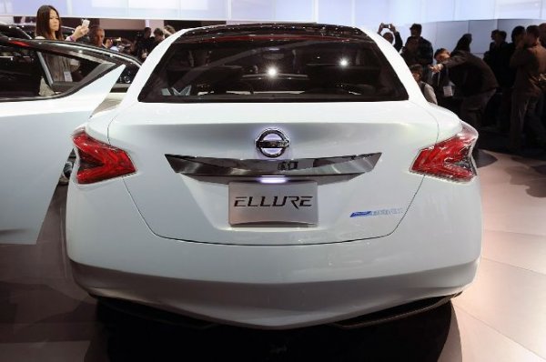 LA 2010 / Nissan Ellure Concept