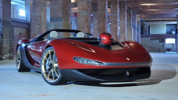 Двигател - 4,5-литров V8

Мощност - 605 к.с.

Въртящ момент - 540 Нм

Максимална скорост - 330 км/ч
