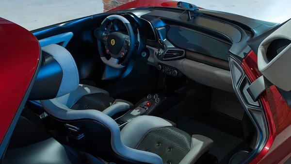 Задвижван от 4,5-литровия V8 на Ferrari 458, Sergio разполага с 605 к.с., позволяващи ускорение от 0 до 100 км/ч за 3 секунди и развиване на максимална скорост от 330 км/ч. Това обаче не е особено удобно при липсата на предно стъкло, но с тази кола нейният собственик ще блести навсякъде.