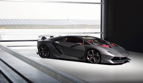 Двигател - 5,2-литров V10

Мощност - 570 к.с.

Въртящ момент - 540 Нм

Максимална скорост - 386 км/ч