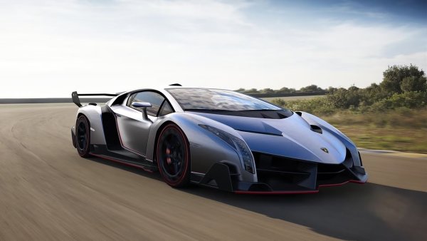 Двигател - 6,5-литров V12

Мощност - 750 к.с.

Въртящ момент - 690 Нм

Максимална скорост - 355 км/ч