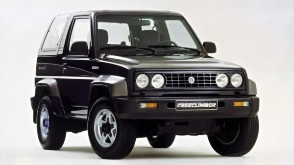 Daihatsu Fourtrak се сглобяваше в континентална Европа като малко по-луксозна версия от италианската дизайнерска къща Bertone и се продаваше като Bertone Freeclimber.

Bertone махна надеждните, но нерафинирани двигатели на Daihatsu и ги замени с гама от редови шестцилиндрови агрегати на BMW &ndash; бензиновия M20 или турбодизеловия M21. 
