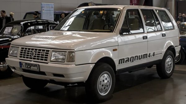 Като ранен опит на по-малко известната италианска компания за създаване на каросерии Fissore да пробие на разрастващия се пазар на луксозни всъдеходи през 80-те години, Magnum беше базиран на шаси на камион Iveco и някак си остана в производство между 1985 и 2003 г., без никой да забележи. Бяха построени около 6000 броя, малко над една шеста от които бяха продадени в САЩ под името Laforza.

В даден момент от своя дълъг и объркващ живот, Magnum можеше да бъде поръчан с редови шестцилиндров двигател M30 на BMW &ndash; само един двигател в автомобил, който в различни моменти също така беше задвижван от четирицилиндров двигател на Fiat с компресор, V6 на Alfa Romeo, V8 агрегати на Ford и GM и редица дизели от каквито доставчици успееше да намери Fissore.
