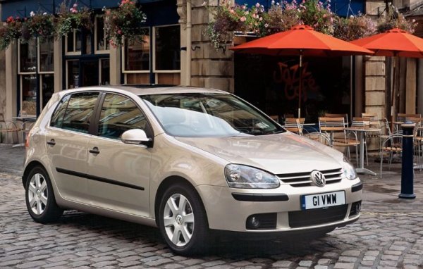 Според резултатите от проучването Volkswagen Golf с дизелов двигател е признат за най-ненадеждния хечбек. По време на проучването беше установено, че повече от половината от собствениците (53%) са се сблъскали с повреди в автомобила. Най-честите оплаквания са проблеми с окачването (27%). Шофьорите също са имали проблеми с купето, спирачките и горивната система. Единственият плюс е времето за ремонт. В повечето случаи дефектните машини са прекарали по-малко от една седмица в сервиза. 