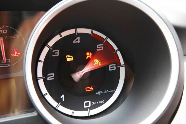 В проучването на AltroConsumo най-честият проблем с надеждността, за който докладват собствениците, касае електрониката. С най-голяма честота тези неприятности се проявяват при марки като Alfa Romeo, Citro&euml;n, Fiat, Lancia, Nissan, Opel, Renault, Seat и Volkswagen.
На второ място по честота на създаваните проблеми е спирачната система - хидравлични помпи, накладки, дискове. Най-много такива повреди са отбелязани при Alfa Romeo, Citro&euml;n, Fiat, Ford, Lancia, Mercedes-Benz, Mini, Opel и Volvo.
На трето място са проблемите по самия двигател: уплътнения на цилиндрите, клапани и така нататък. Тук най-много дефекти се констатират при Alfa Romeo,
Audi, Citro&euml;n, Fiat, Ford, Lancia, Land Rover, Opel, Renault и Volvo.
