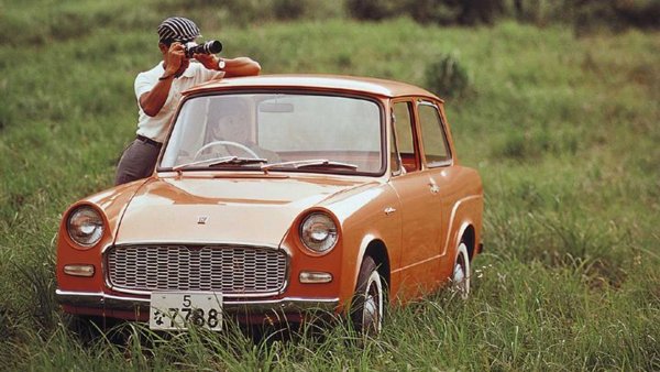 Ако си мислите, че Subaru е първата японска компания, която използва &bdquo;боксер&ldquo; в гамата си, грешите. Първият модел на марката с такъм мотор се появява през 1966 г., но цели 5 години по-рано Toyota представа своята Publica. Този модел е наричан &bdquo;японския Трабант&ldquo;, като не постига успех заради липсата на елементарни детайли &ndash; нагревател, външни огледала и радио. Както и заради факта, че моторът с обем 697 куб. см развива 35 к.с.