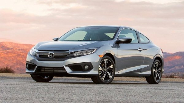 Трета позиция се пада на японската Honda Civic Coupe с просторен интериор и удобен втори ред седалки, чиито параметри са 87,1/132,6/78,2 см. Моделът не е скъп, има приятен екстериор и 1.5-литров турбо двигател. Има и "напомпана" версия Si с мощност 205 коня и спортно окачване.