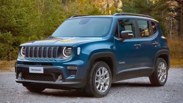 Косвено Jeep Renegade, който беше пуснат на пазара през 2014 г., също е Fiat и не напразно често може да бъде видян по пътищата на Италия. Той споделя технологията с 500X.
