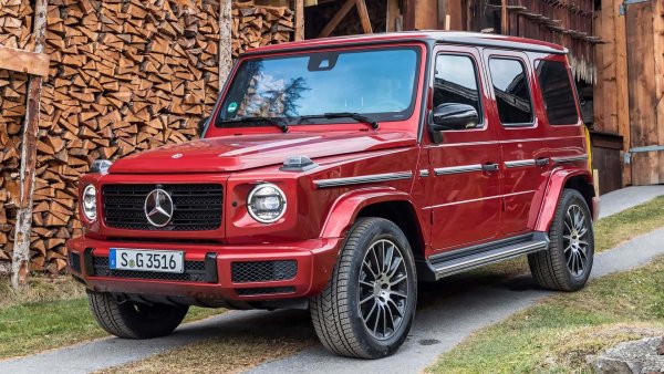 G-Class продължава да се радва на специален статут, тъй като основните визуални характеристики на офроуд автомобила все още много напомнят на оригиналния модел от 1979 г. Но технически моделът беше обновен през 2018 г., а допълнителната му модернизация трябва да стане факт до няколко месеца. Търговските превозни средства на марката също имат дълъг моделен цикъл - наскоро обновената V-Class съществува от 2014 г.
