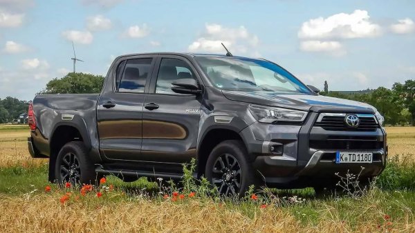 В някои региони на света Toyota все още предлага чисто нов Land Cruiser от 80-те години на миналия век. В Европа нещата не са чак такива, но и тук все още се предлага Hilux, който дебютира през 2016 г.
