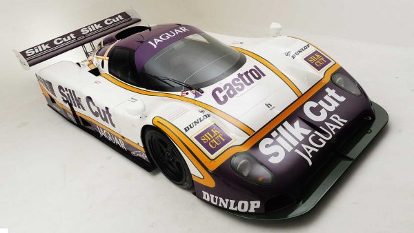 Група C е създадена през 80-те години на 20 век от FIA, като е предназначена за спортни прототипи, какъвто без съмнение е този Jaguar XJR-8 от 1987 г.

Един от 6-те екземпляра Jaguar на Tom Walkinshaw Racing (TWR) е продаден през 2013 година от Bonhams за 1 100 000 евро. Машината е с уникален 7-литров V12, постигащ мощност от 730 конски сили, с който автомобилът има максимална скорост от 350 км/ч.