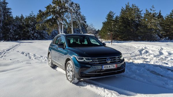 Модата на "повдигнатите" стандартни модели бе въведена с появата на първия Nissan Qashqai, но Tiguan бе един от най-ранните й последователи. Актуалното поколение на модела се търси все повече у нас - почти 79% ръст в регистрациите спрямо 2021. 
