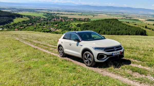 Обновен с фейслифт в края на миналата година, през тази T-Roc е най-продаваният автомобил на Volkswagen - и у нас, и в Европа като цяло. Спрямо 2021 ръстът е близо 38%. 
