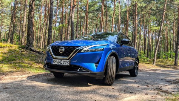 Над двоен спад за Qashqai на фона на миналата година, когато регистрациите за десетте месеца бяха 1161 (-56%). Но тогава повече от половината количества отиваха за реекспорт, докато сега той е пренебрежимо малък. 
