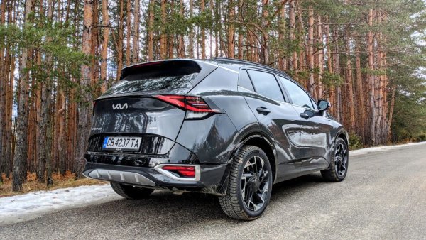 Новото поколение на Sportage е без съмнение един от най-търсените автомобили в България през тази година. Но същото се отнася и за всички останали пазари в Европа, затова квотите са отдавна изчерпани, а времето за чакане постоянно расте. Това обяснява и близо 9-те процента спад спрямо 2021. 
