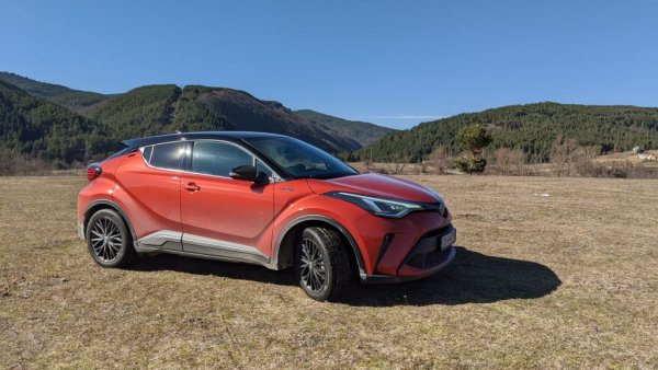 Макар вече да е към края на живота си, първото поколение на ръбестия кросоувър се радва на растящо търсене - +27% спрямо 2021. Относително достъпната цена във времена на неудържима инфлация също му помага. 
