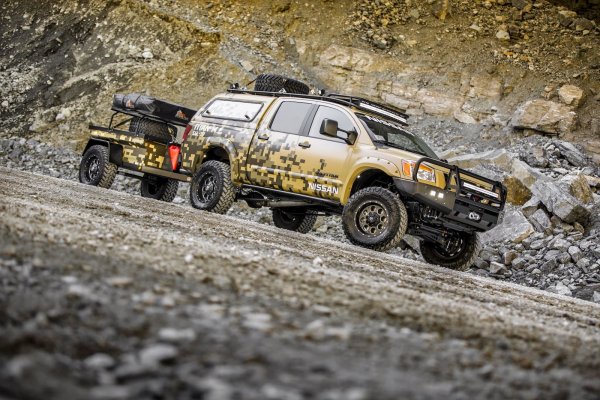 Nissan Project Titan - базиран на Titan Crew Cab PRO-4X уникален модел, създаден след анкета във Facebook