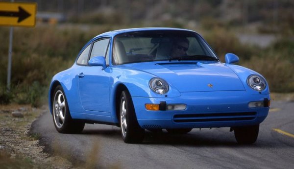 Поколението 993 е краят - но също и кулминацията - на класическите 911 с въздушно охлаждане. Дори и днес тази кола е в идеалната среда между ранните Поршета от 60-те и съвременните, свръхтехнологични машини на марката. Тя е достатъчно сложна, за да понася значително порасналите коне под капака (от 270 при Carrera до 424 при Turbo S), и в същото време достатъчно семпла и директна, за да доставя старомодно удоволствие от карането. Дизайнът, специфичният звук и изключителното качество на сглобката правят от това Porsche абсолютна класика. 
