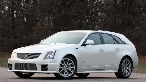 Комби със задно предаване, 6-степенни ръчни скорости и 556 конски сили максимална мощност: тази машина бе с цели 51 коня по-мощна от тогавашния 
Corvette Z06. И, противно на стереотипите за марката, умееше да се държи добре на пътя, благодарение и на магнитореологичните адаптивни амортисьори. 
Нищо от това не й помогна да постигне пазарен успех - Cadillac произведе едва 1764 бройки от комби версията, преди да й сложи чертата. Но екипът на C/D обикна своята тестова машина и заявява, че с удоволствие би я откупил обратно, ако е оцеляла и сегашният й собственик е склонен да я продаде. 
