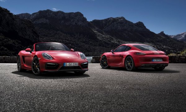 Поколението 981 най-сетне извади "бюджетните" модели на Porsche от дебелата сянка на 911. По-леки и по-високотехнологични, но запазили атмосферните си двигатели, третият Boxster и вторият Cayman и до днес са сред най-съвършените "шофьорски" коли в историята. Даже внедряването на електронно асистирано управление не влоши изключителната прецизност и директност на тези коли, които реагираха на указанията на шофьорите си с почти телепатична бързина и лекота. Днешните им поколения са още по-бързи и мощни, но дошлите на мода турбомотори някак си нямат очарованието на старите атмосферни боксери. 
