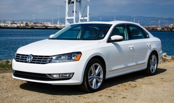 Той е оценен от много експерти като най-добрият модел (съотношението цена-качество). Този автомобил винаги е търсен както на вторичния пазар, така и сред купувачите на нови автомобили. Гамата Passat съществува от 1973 и се е доказала отлично - стилен външен вид, висококачествена сглобка, дълъг експлоатационен живот на компонентите и агрегатите. Моделът се предлага с няколко вида мощност на двигателя, типове каросерия и средствата, инвестирани в него, ще бъдат много оправдани.