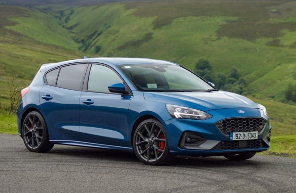 Още един автомобил, доказал своята надеждност през годините, като предлага отлични показатели за консумация и висококачествени части, приемливо ниво на комфорт и малки размери. Моделът е популярен както сред мъжете, така и сред жените шофьори. Автомобилът се произвежда с ръчни и автоматични скоростни кутии, двигател с обем 1,5 литра и 1,6 литра, има среден разход на гориво около 7 литра на 100 км.