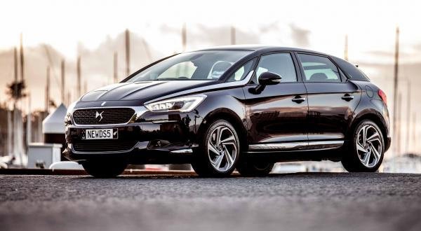 DS трябва да възроди духа на легендарния едноименен модел на Citroen, но квазилуксозната марка не се справя особено убедително. През миналата година се очакваше, че дори DS може да бъде закрита.