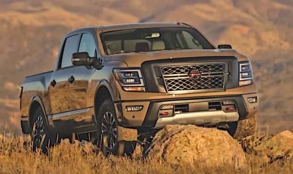 В продължение на няколко години най-дългият Nissan беше версията с дълга база на пикапа Titan от първо поколение. Представен през 2007 г., четири години след началото на производството на Titan, той достига 6203 мм.

Оттогава Nissan подобри собствения си рекорд с много малка разлика. Най-дългият настоящ Titan е офроуд спецификацията XD Crew Cab PRO-4X с 6208 мм.

