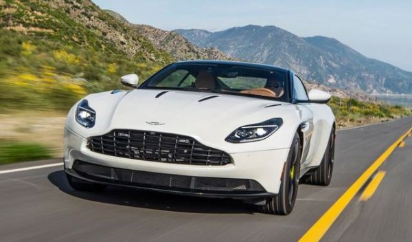 Класическият Aston започва постепенно да си връща изгубените през 2021 година позиции, макар че междувременно и неговата цена изкачи няколко стъпала нагоре и вече започва от 350,000 лева. Ръстът спрямо същия период на миналата гозина е 19 автомобила. Една бройка е регистрирана в България. 
