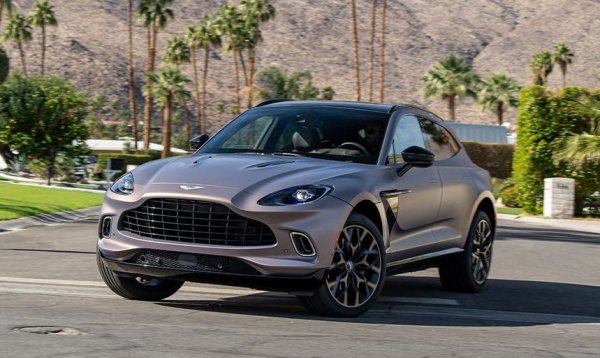 Ако може да перифразираме старата пословица, "Роди ме, мамо, с просвет, пък ме хвърли на смет". Дори емблематични спортни марки вече прибягват към SUV рецептата и това им носи незабавен успех. Все пак интересът към DBX понамаля в сравнение с миналата година, когато за същия период бяха разграбени 370 бройки. През 2022 един DBX е регистриран в България. 
