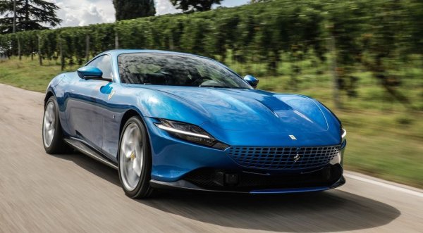 Новият гранд-турър от Маранело изглежда много добре и освен това е направо без пари (като за Ferrari) - стартовата цена е малко над 360 000 лева. Roma ползва 3-9-литровия туин турбо V8 с код F154BH, съчетан с 8-степенен автоматик с двоен съединител от Magna, и развива 620 конски сили. Продажбите тази година са с 64 над миналогодишните. Три бройки от Roma са стигнали до България. 
