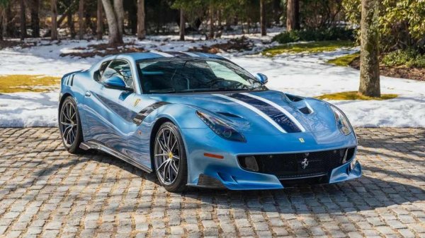 Мощното Ferrari F12tdf от 2017 година (780 к.с.) със скромните 160 км на километража намери нов собственик срещу 4 185 000 долара. Това е и най-скъпият такъв модел, продаден някога на търг в историята. От тази суперкола са произведени само 799 бройки.
