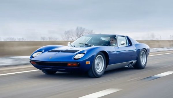 Нов рекорд за модела постави и Lamborghini Miura P400 SV от 1972 г., най-старият автомобил в колекцията. Той беше продаден за 6 605 000 долара. Това е втората най-висока цена, плащана за Lamborghini на публичен търг, след Lamborghini Veneno Roadster от 2014 г., продадено за над 8,3 милиона долара от Bonhams в Швейцария през 2019 г. Lamborghini Miura P400 SV е в почти напълно оригинален вид &ndash; без доработки и реставрации и с пробег от 29 500 км.
