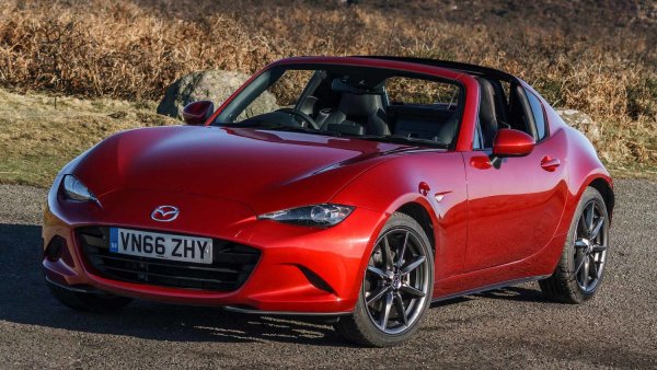 Записан в Книгата на рекордите Гинес като най-продаваният двуместен спортен автомобил в историята още през 2000 година, MX-5 продължава да се радва на огромен интерес вече повече от 3 десетилетия. Моделът запазва оригиналната си рецепта - ниско тегло, задно предаване и пъргав мотор, въпреки че това вече става все по-трудно заради строгите правила за безопасност.