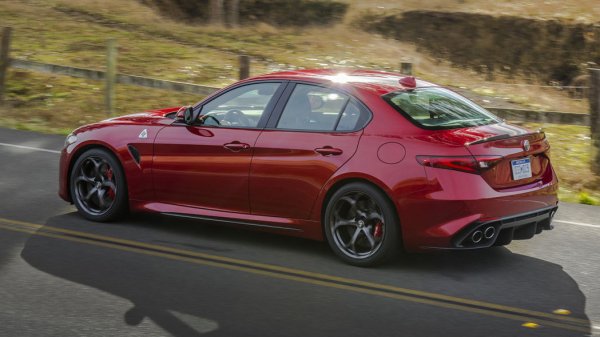 Супер-седанът се задвижва от 2,9-литров V6, който е достоен наследник на легендарните Busso V6 от миналия век. Ускорението от 0 до 100 км/ч за по-малко от 4 секунди и максимална скорост от 307 км/ч направиха този автомобил един от най-бързите в сегмента му. Освен това той се предлага и с 6-степенна механина скоростна кутия, което го прави още по-желан от любителите на високите скорости и екстремното шофиране.