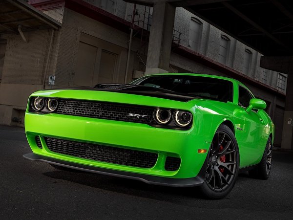 Представено още през 2008 година, сегашното трето поколение на Challenger поддържа живия дух на старата школа на "muscle cars". След фейслифта през 2015 година се превърна в най-мощният автомобил от този клас в историята. Версията SRT Hellcat с 6,2-литров HEMI V8 с компресор разполага с мощност от 707 к.с. и въртящ момент от 881 Нм, които са достатъчни, за да превърнат задните гуми в желе, ако имате тежък десен крак. 