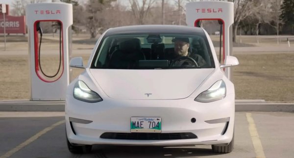 По-младите Model 3 също показват, че електрическото задвижване може лесно да издържи много голям пробег, но трябва да се отбележи, че първите години на Tesla Model 3 имаха затруднения, например, с проблеми с качеството. С течение на времето автомобилът беше подобрен и в момента поддържа високо ниво.
