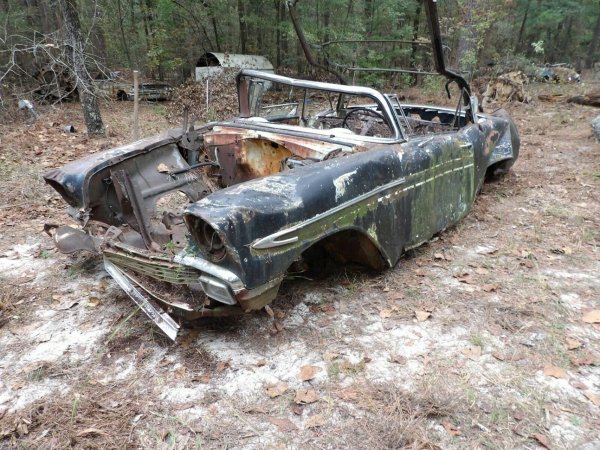 Американски собственик на Chevrolet Bel Air, произведен през 1956 година пуснал тази кола на търг. Всъщност, да я наречем кола е доста трудно, тъй като иде реч за купчина ръждясал метал. В обявата пише, че кабриолетът някога попаднал в инцидент, а сега може да се използва в качеството си на донор за възстановяване на друг автомобил. И предлага и някои допълнителни части и детайли към останките.